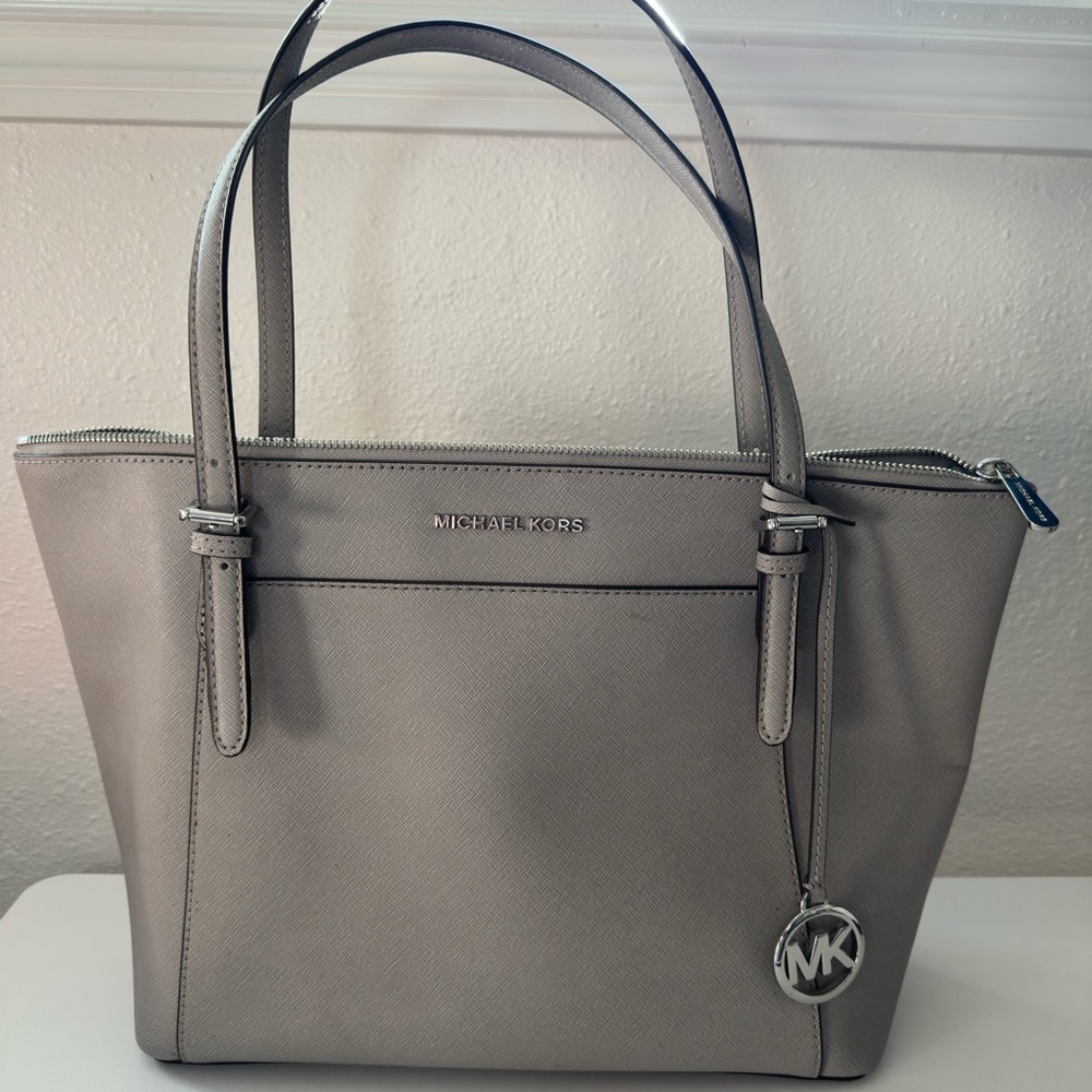 Michael Kors Elegant Gray Tote